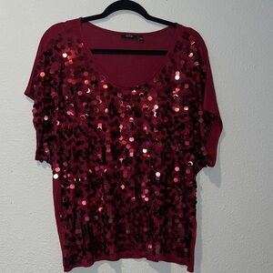 Burgundy Sequin Short Sleeve Relaxed fit shimmering Top
Burgundy Bling !
Sz L
